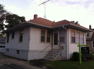 555 N Crystal Ave, Elgin, IL 60123