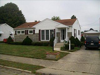 1st image of 515 Maplewood Dr