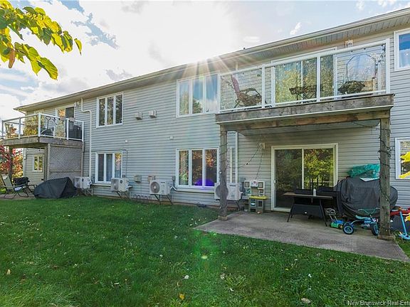 5th image of 10 Dock St