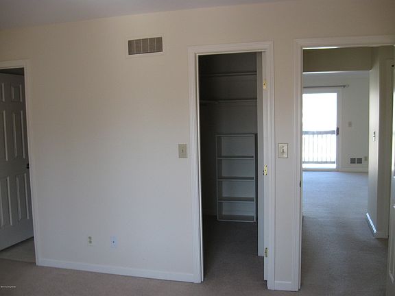 4th image of 186 Saint Matthews Ave