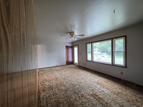 4th image of 1525 Robin Rd
