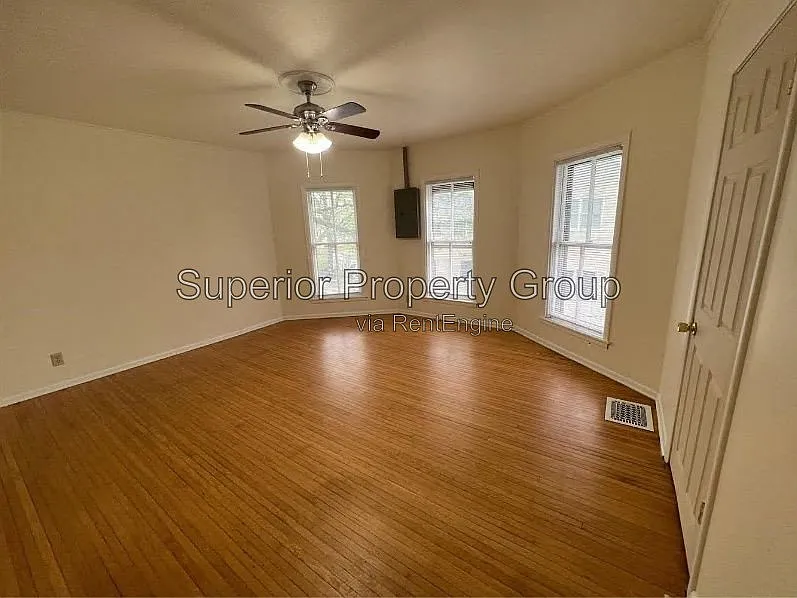 2 bed, 1.0 bath, $1,050 — Photo 4