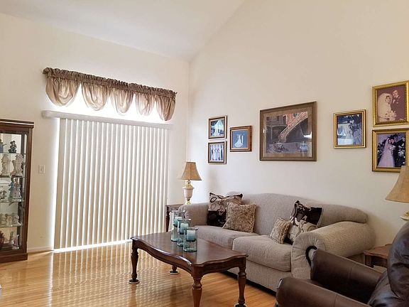 3rd image of 1129 Shorewood Ct