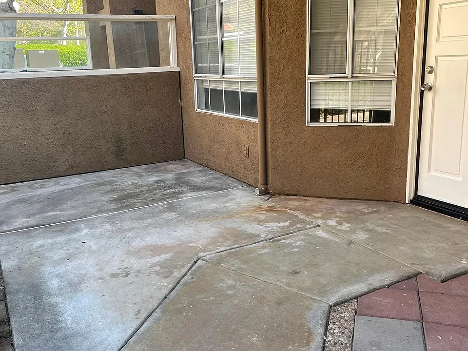 33 Via Honrado