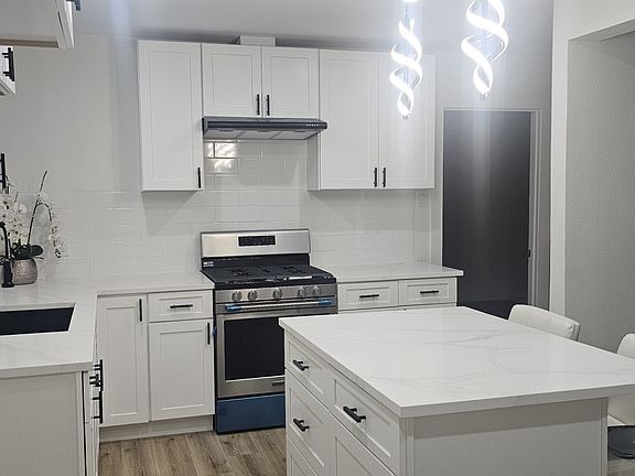 2nd image of 2908 Holm Dr
