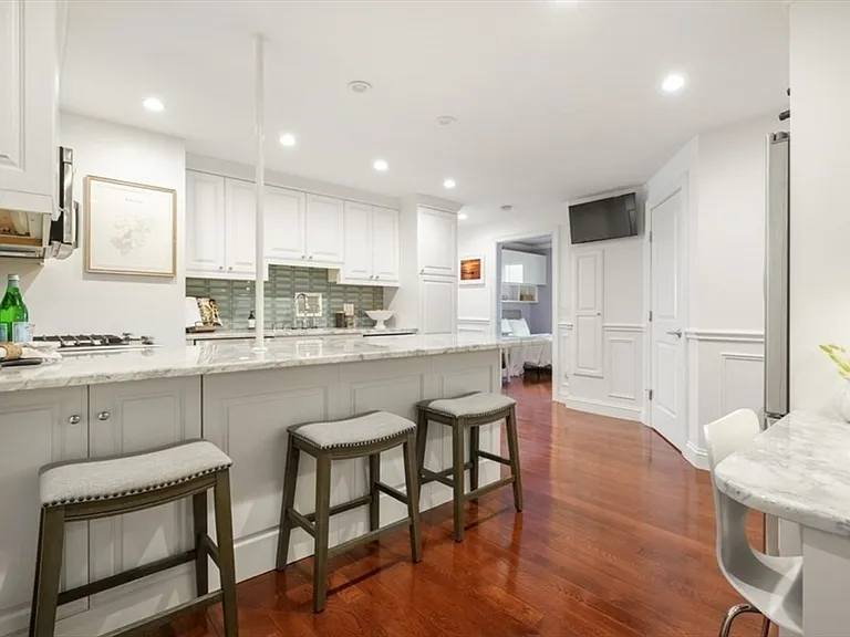85 E India Row #39C — Photo 3