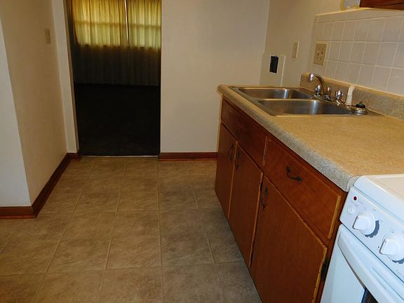 5th image of 1025 Victoria Ave APT 2