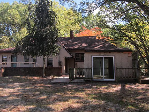 4th image of 90 Review Ave