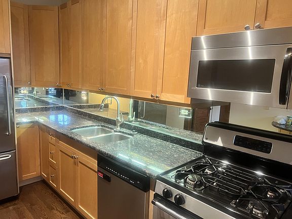 4th image of 954 W Cuyler Ave #2ECONDO-2E