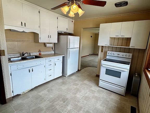3rd image of 3911 19th St