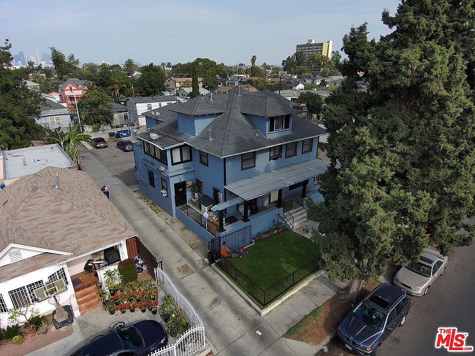 1st image of 915 E 50th St