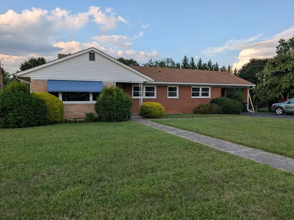 449 Cameron Dr, Vinton, VA 24179