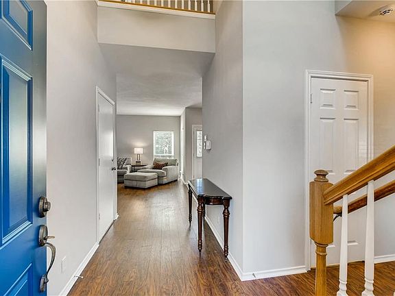 4th image of 801 Woodhollow Ln