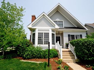 39W050 Armstrong Ln, Geneva, IL 60134