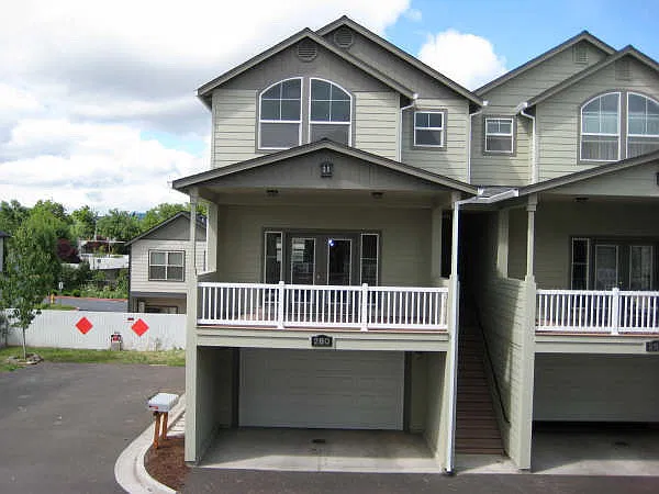 262 Hiatt Ln