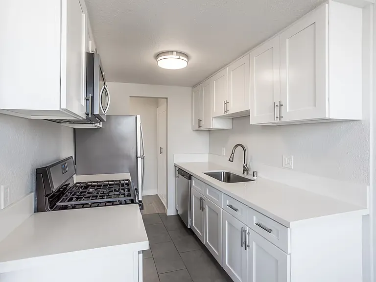The Lido Apartments — Photo 4