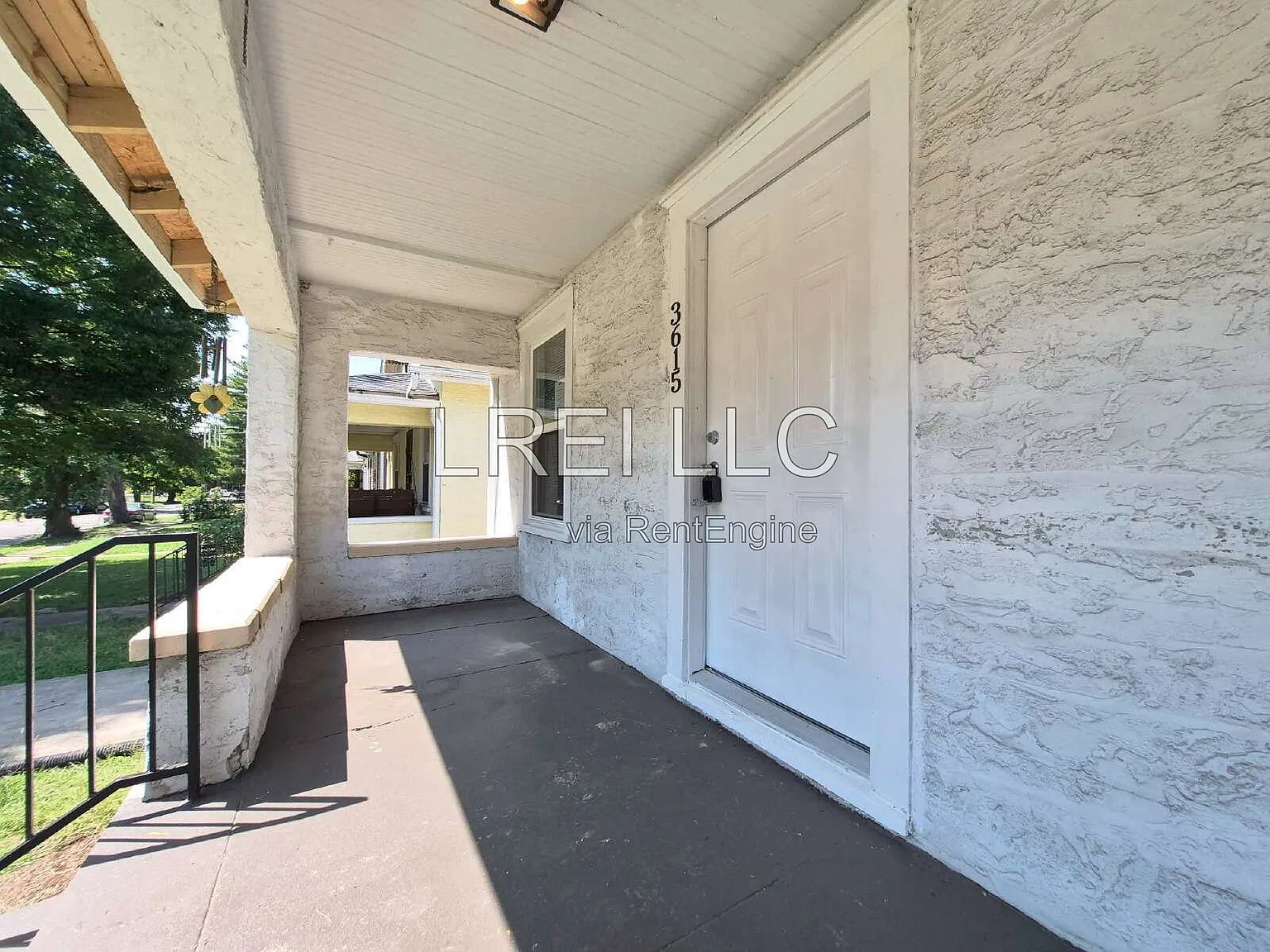 1 bed, 1.0 bath, $1,200 — Photo 2