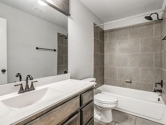 5th image of 18408 Scarborough Dr