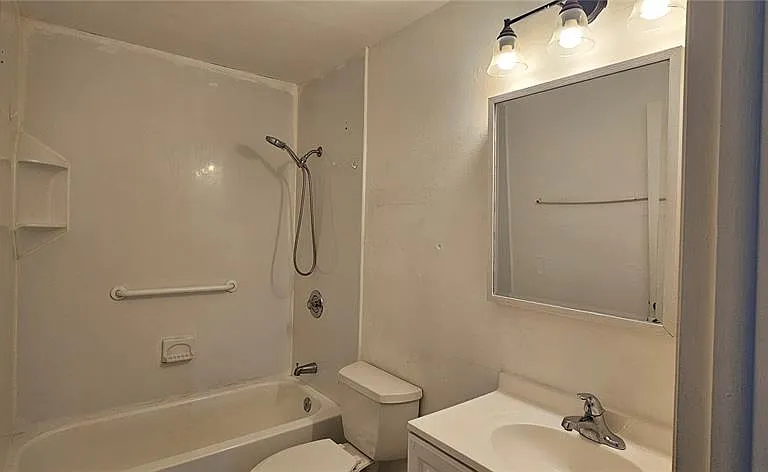1205 Academy Blvd #B — Photo 11