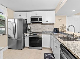 3636 Whitehall Dr APT 106, West Palm Beach, FL 33401