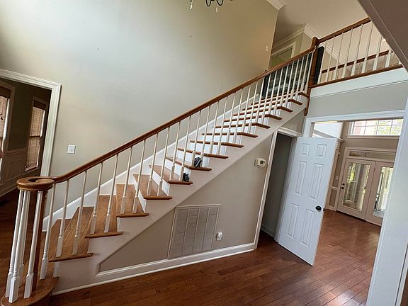 4th image of 37 Crownpointe Cv