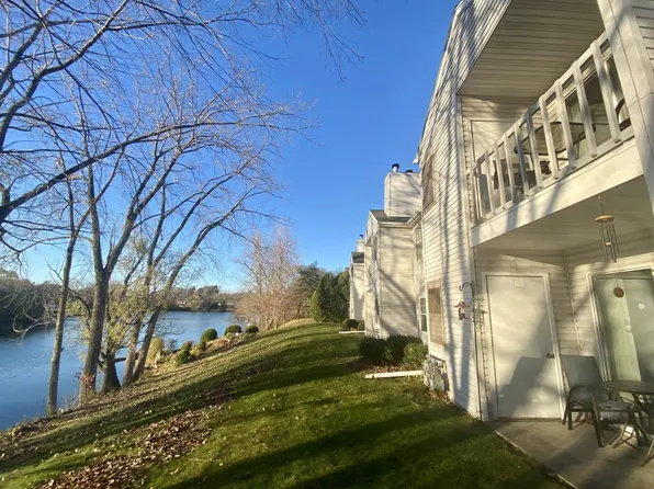 501 Lake Bluff ROAD #B, Thiensville, WI 53092