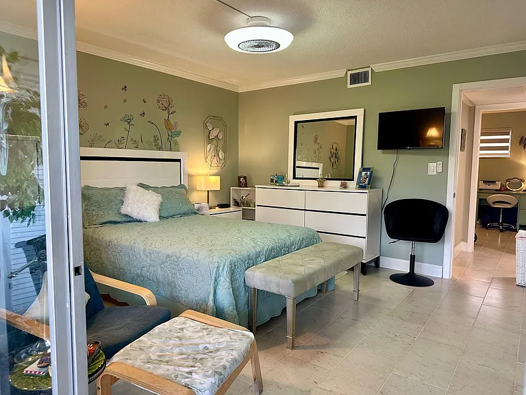 2721 Garden Dr N #105 — Photo 17
