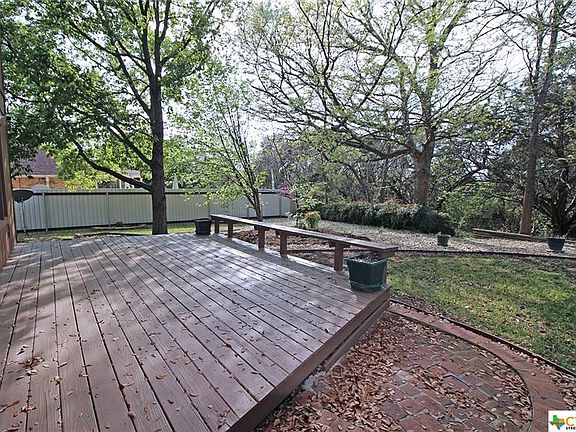 2nd image of 814 Trail Crest Dr