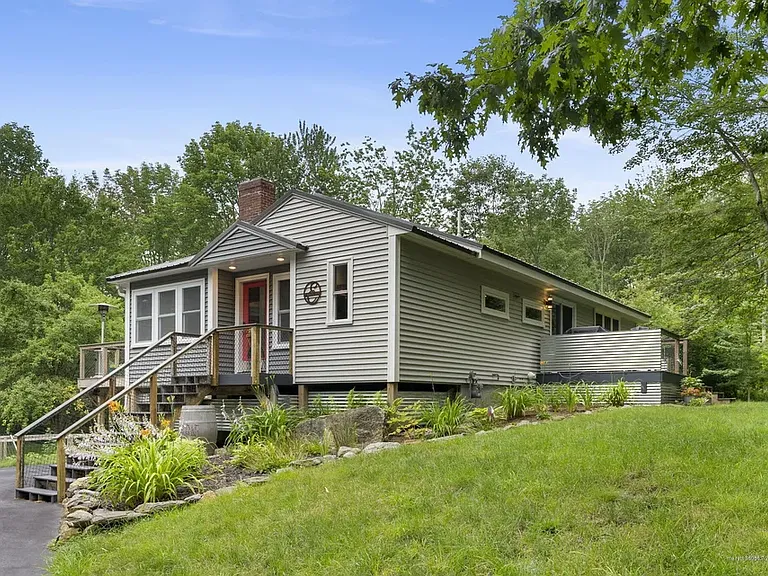 41 Middle Rd — Photo 10