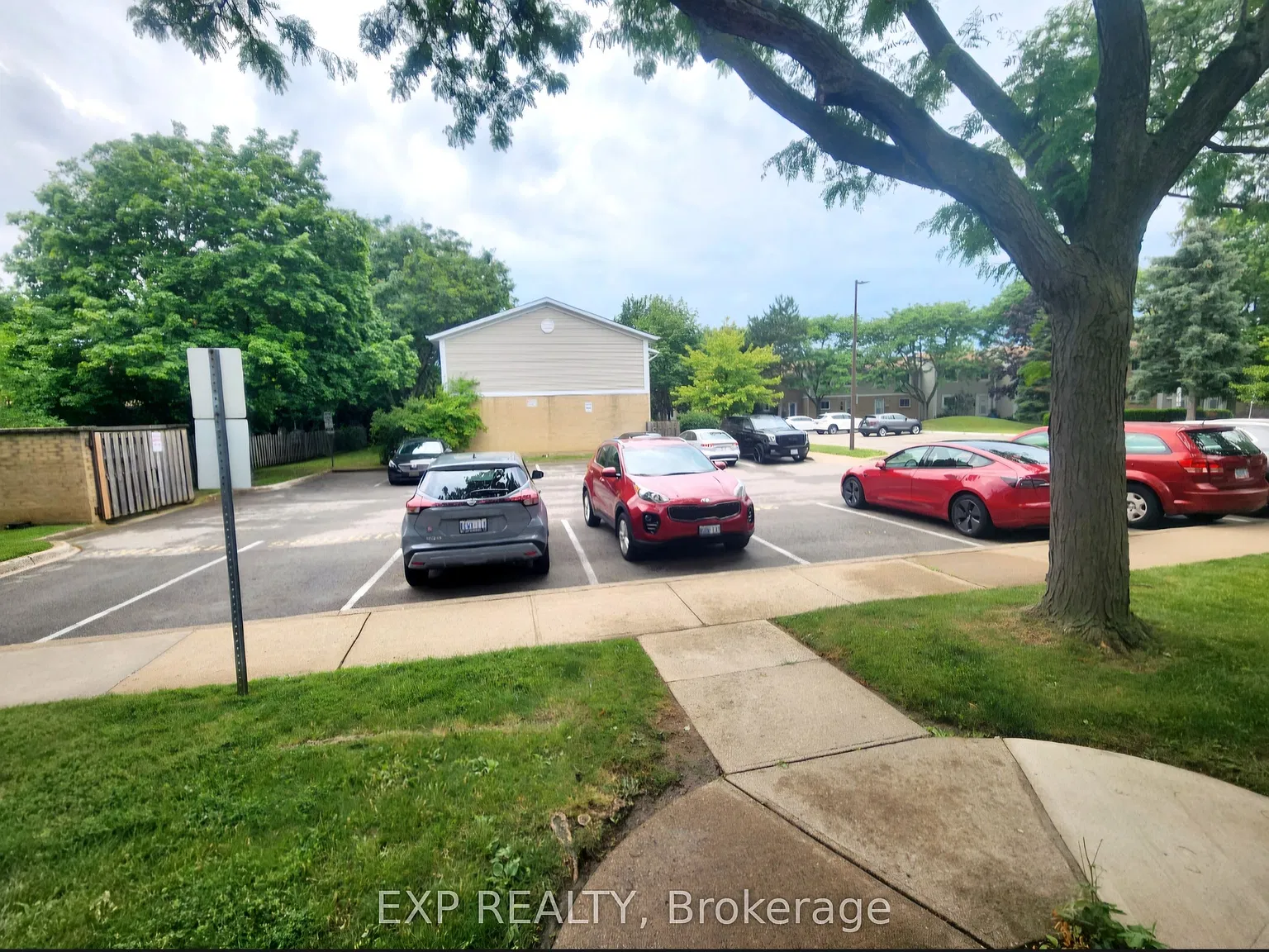 3 bed, $2,400 — Photo 4