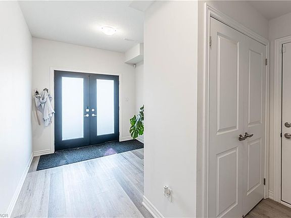 4th image of 92 Dryden Ln
