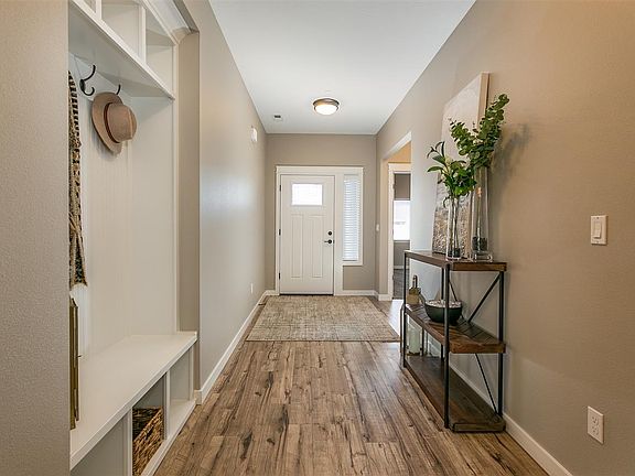 3rd image of 2482 Brodie Ln