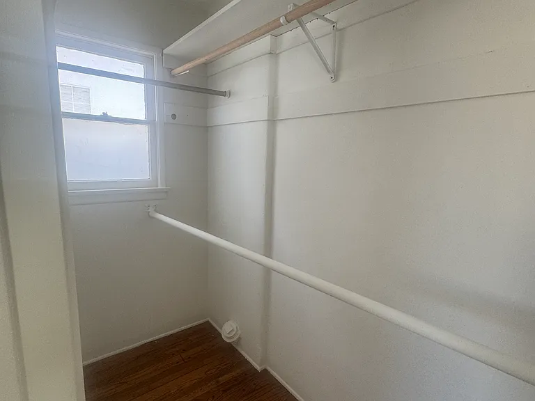 5438 Sylvia Ave — Photo 7