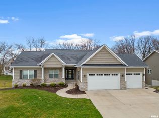 5951 Charlie Chase Ln, Bettendorf, IA 52722