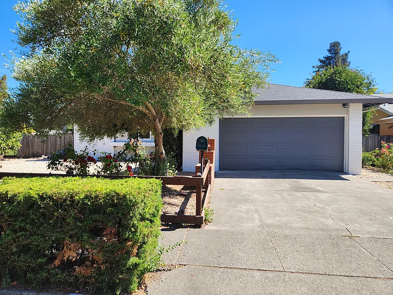 2270 Yucca St — Photo 3