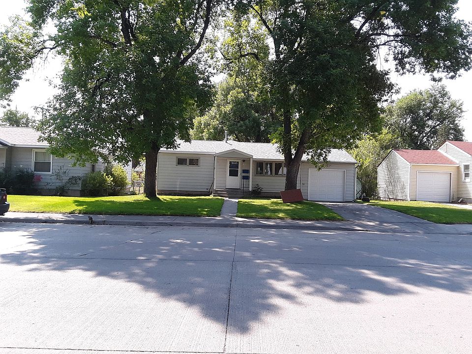 1st image of 825 W Park Ave