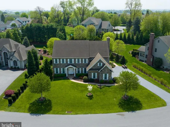 153 Huntingwood Dr, Lancaster, PA 17602