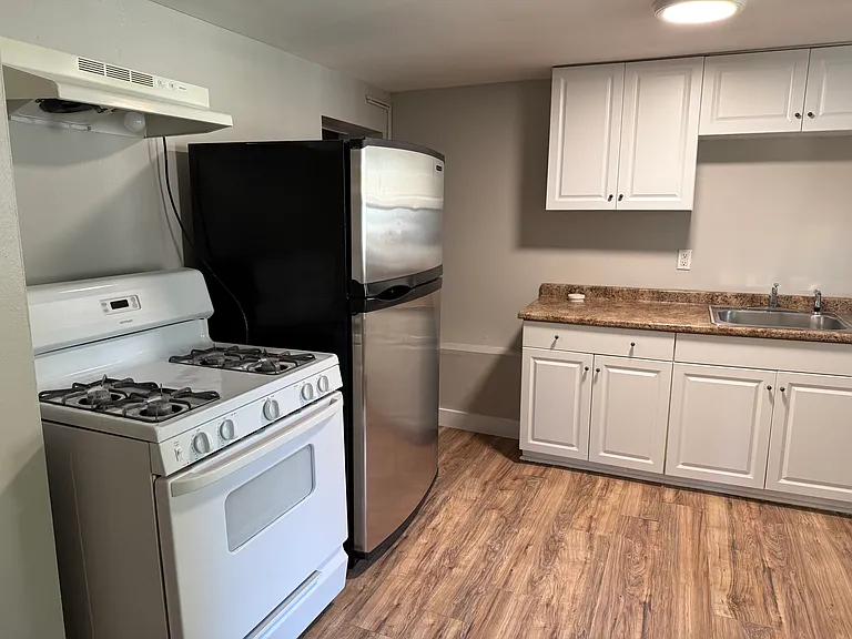 37 Farnham Ave — Photo 2