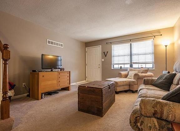 3rd image of 5438 Farley Ln