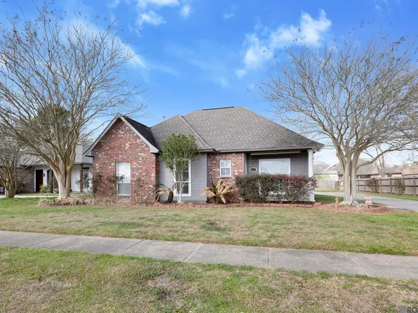 6375 Woodside Dr, Zachary, LA 70791