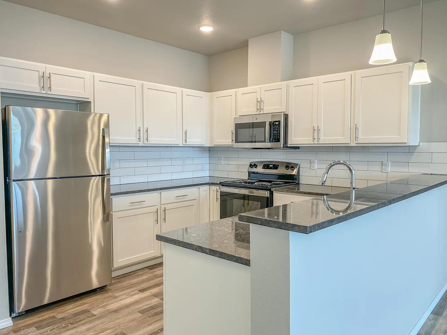 3 bed, 1296 sqft, $1,695 — Photo 2