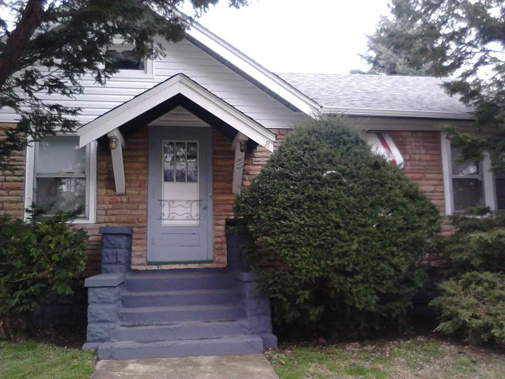 412 Regan St photo 1