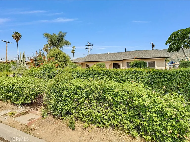 2305 Sesmas St — Photo 2