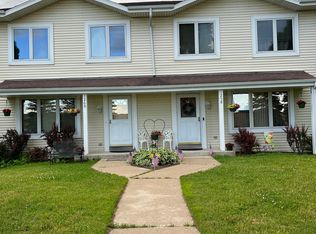 1260 Sunnyridge Rd, Pewaukee, WI 53072