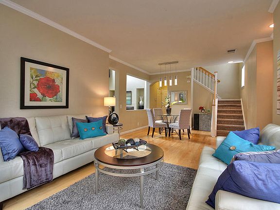 3rd image of 819 Royal Palm Ct