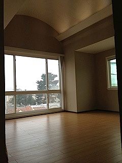 Living room with floor to ceiling windows