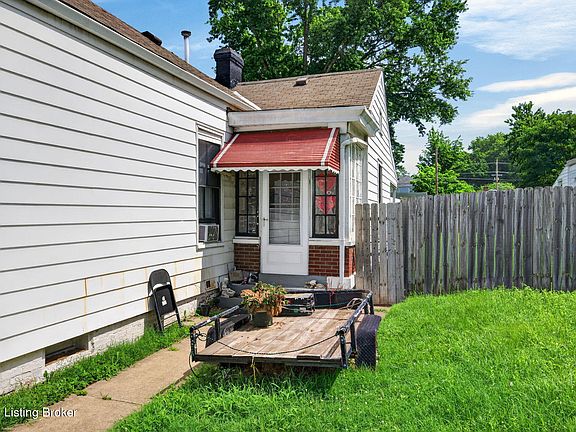 3rd image of 925 Ash St