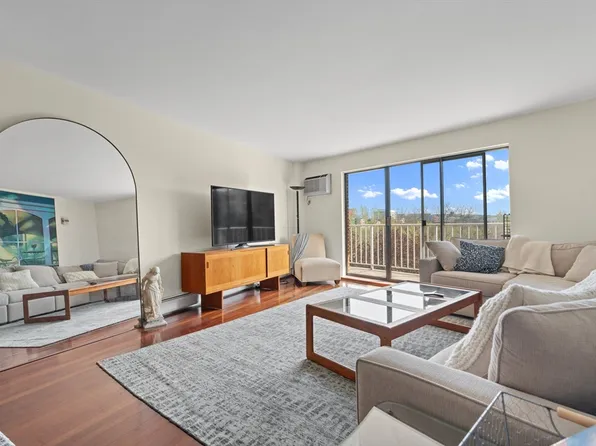 141 Coolidge Ave #420, Watertown, MA 02472