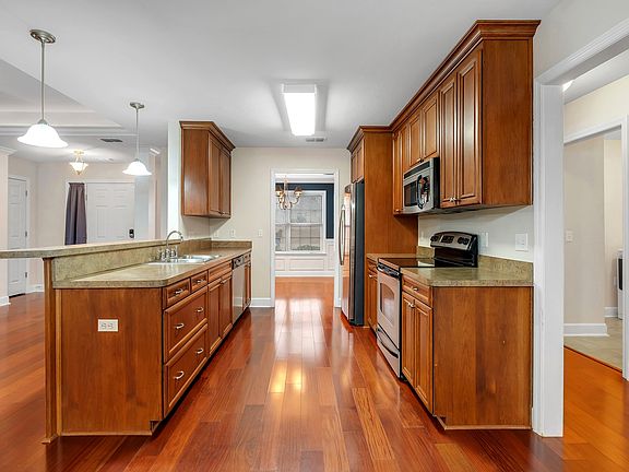 5th image of 71 James Hinson Dr