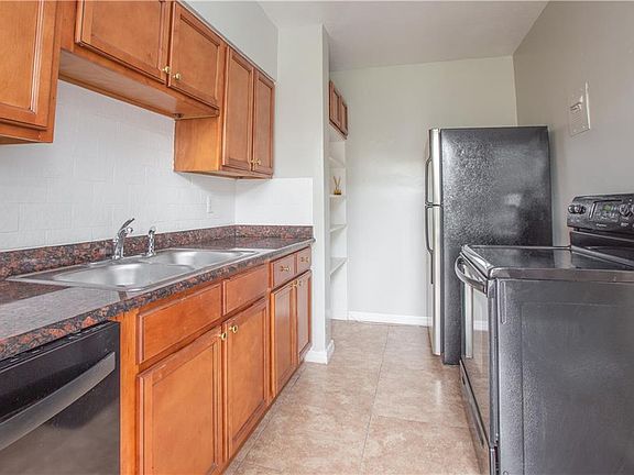 3rd image of 3608 Corrine Dr